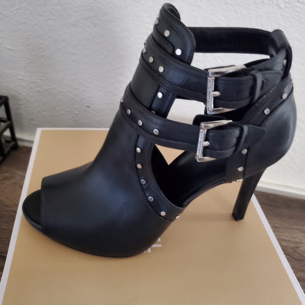 Michael Kors booties - Picture 2 of 3